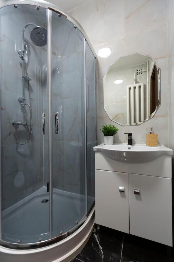 Stylish Quentin Apartment In The King Street Budapeste Exterior foto