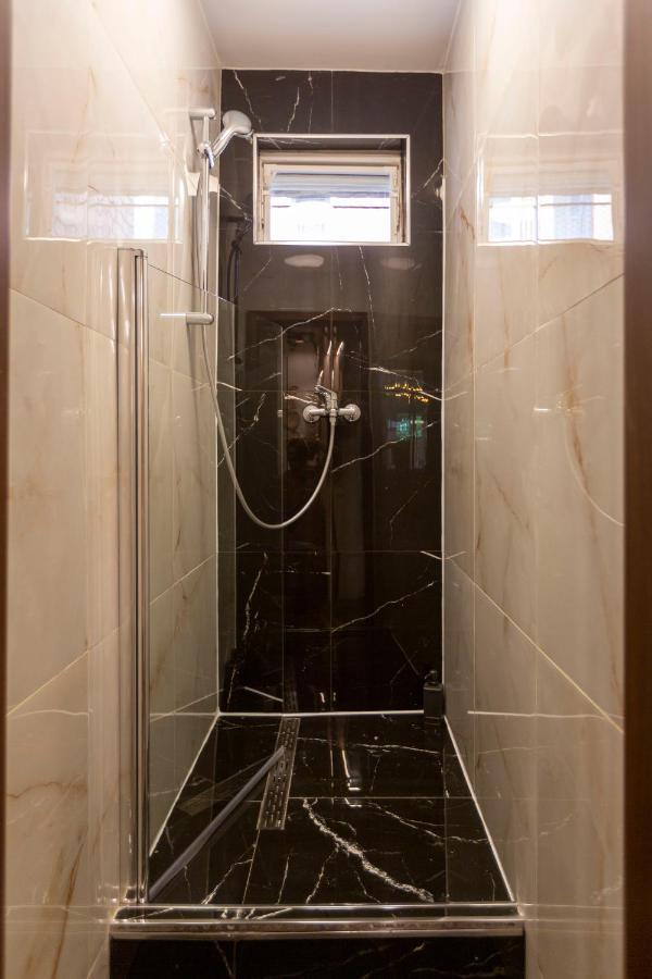 Stylish Quentin Apartment In The King Street Budapeste Exterior foto